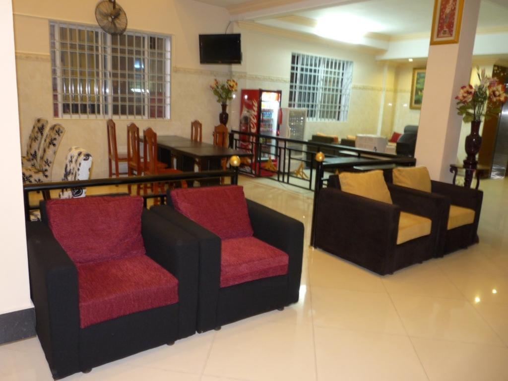 Hi Land Hotel Phnom-Penh Buitenkant foto